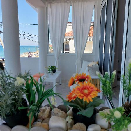 Nefeli Seaside Apartments Polychrono Bagian luar foto