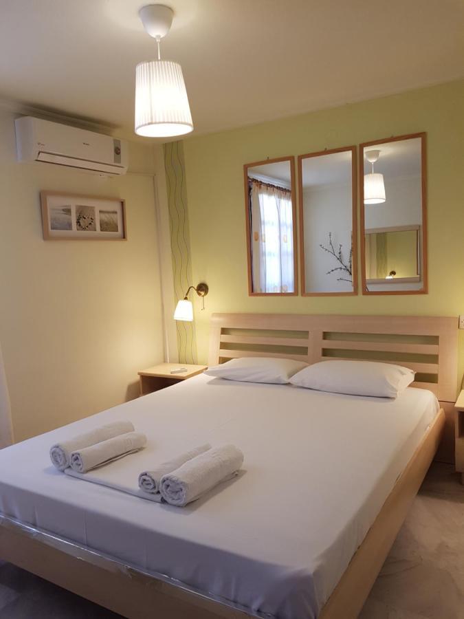 Nefeli Seaside Apartments Polychrono Bagian luar foto