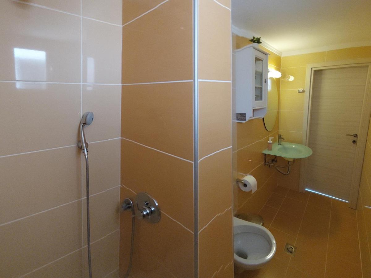 Nefeli Seaside Apartments Polychrono Bagian luar foto