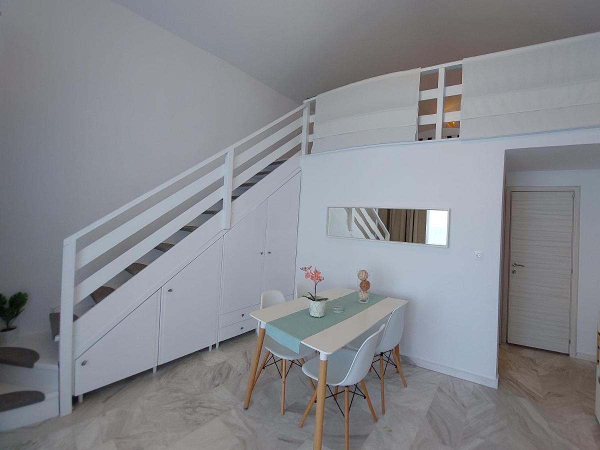Nefeli Seaside Apartments Polychrono Bagian luar foto