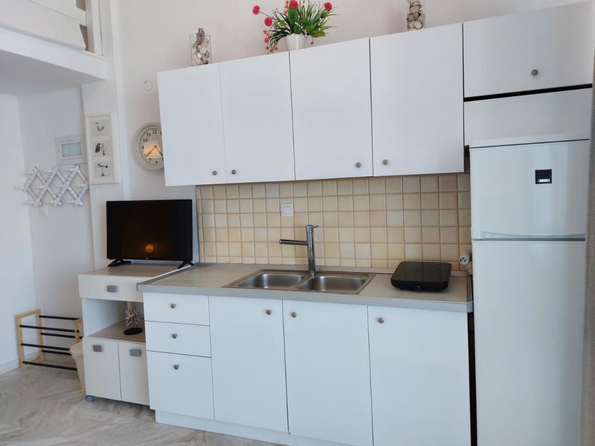 Nefeli Seaside Apartments Polychrono Bagian luar foto